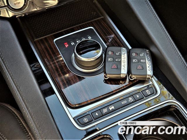 Jaguar F-PACE 2018 — photo 10