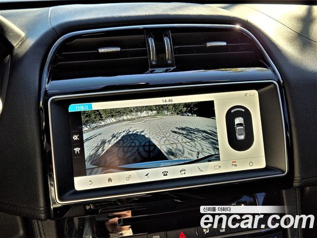 Jaguar F-PACE 2018 — photo 13