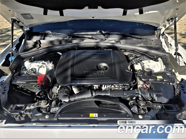 Jaguar F-PACE 2018 — photo 20