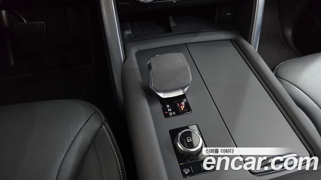 Land Rover Discovery 2023 — photo 9
