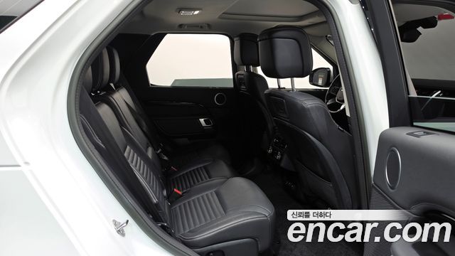 Land Rover Discovery 2023 — photo 12