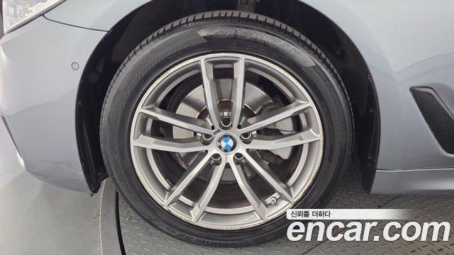BMW 5-Series 2017 — photo 5