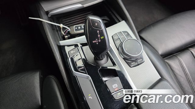 BMW 5-Series 2017 — photo 9