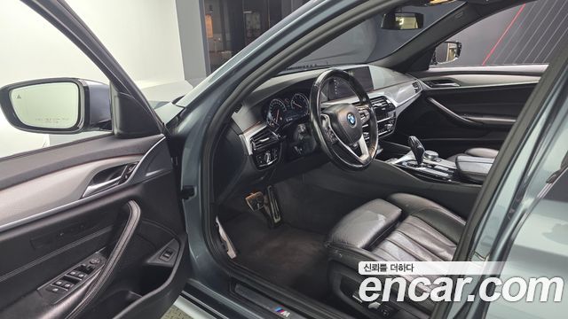 BMW 5-Series 2017 — photo 10