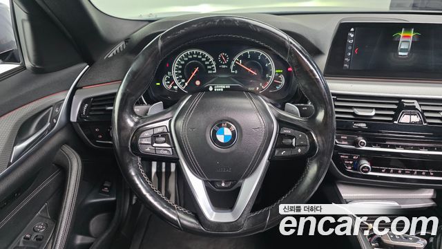 BMW 5-Series 2017 — photo 13