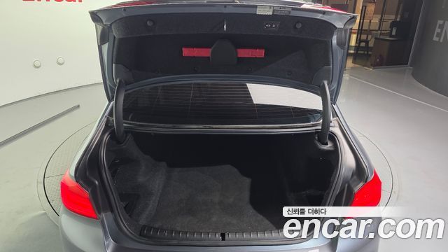 BMW 5-Series 2017 — photo 20