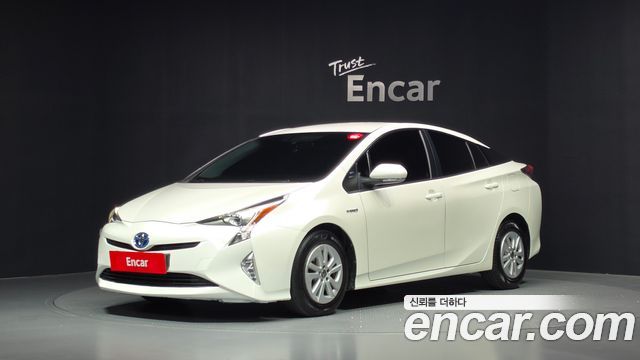 Toyota Prius 2018 — photo 1