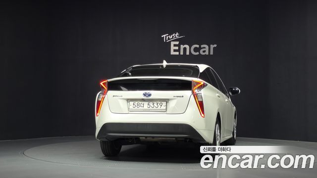 Toyota Prius 2018 — photo 4