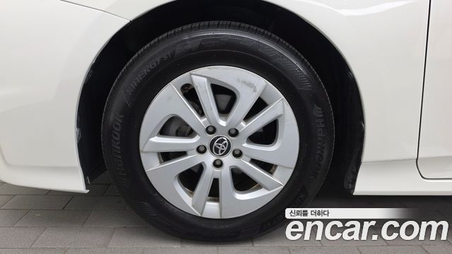 Toyota Prius 2018 — photo 5