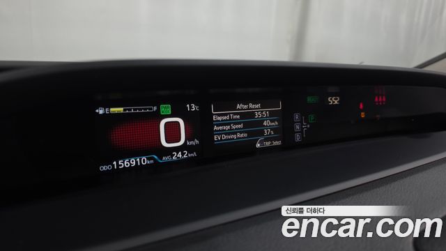 Toyota Prius 2018 — photo 8