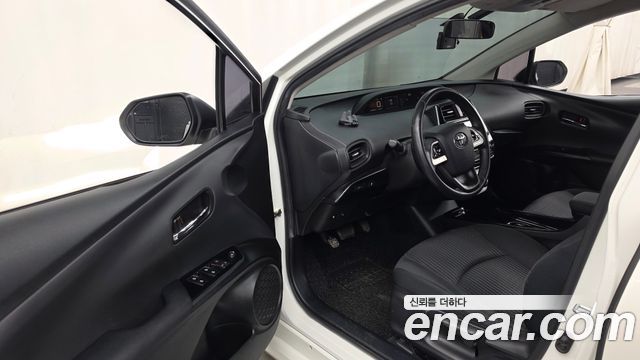 Toyota Prius 2018 — photo 10