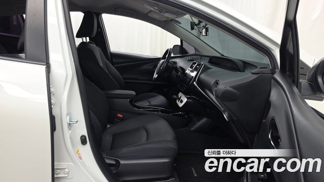 Toyota Prius 2018 — photo 11