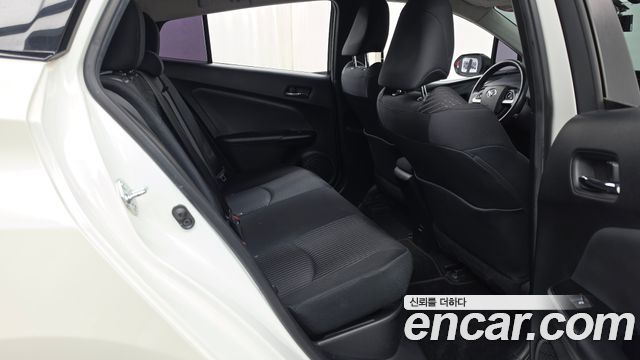 Toyota Prius 2018 — photo 12