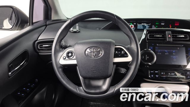 Toyota Prius 2018 — photo 13