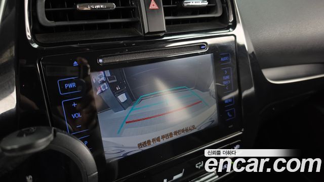 Toyota Prius 2018 — photo 15