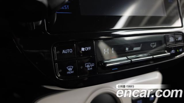 Toyota Prius 2018 — photo 16
