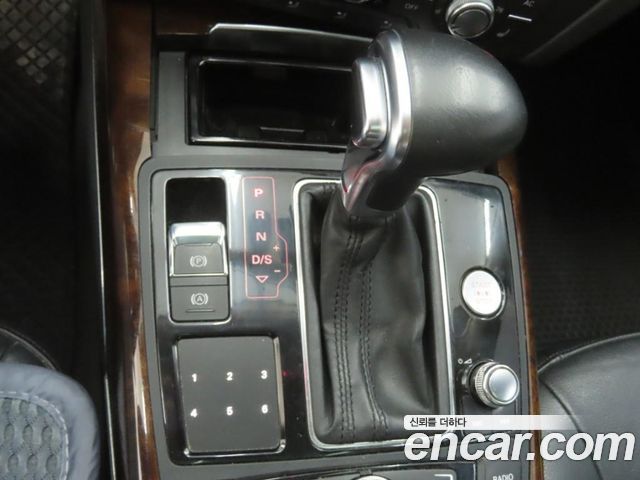 Mercedes-Benz E-Class 2015 — photo 9