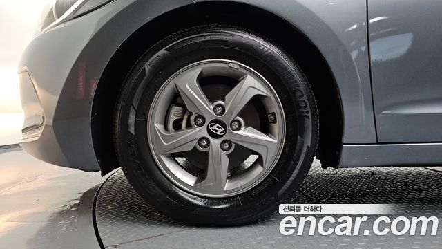 Hyundai AVANTE 2017 — photo 5