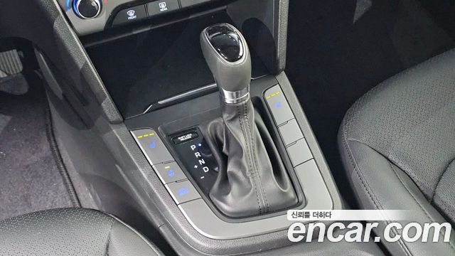 Hyundai AVANTE 2017 — photo 9