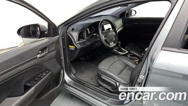 Hyundai AVANTE 2017 — photo 10