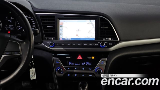 Hyundai AVANTE 2017 — photo 15
