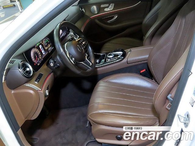 Mercedes-Benz E-Class 2019 — photo 6