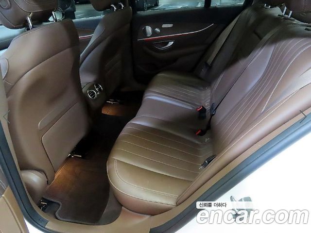 Mercedes-Benz E-Class 2019 — photo 7