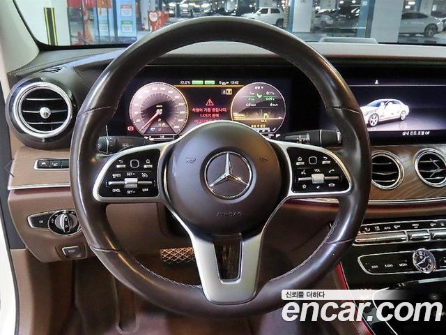 Mercedes-Benz E-Class 2019 — photo 8