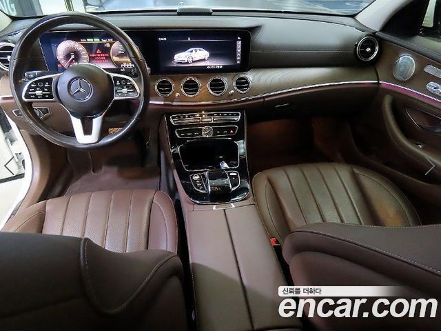 Mercedes-Benz E-Class 2019 — photo 10