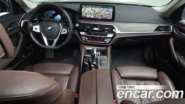 BMW 5-Series 2021 — photo 10