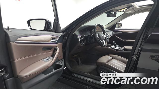 BMW 5-Series 2021 — photo 13