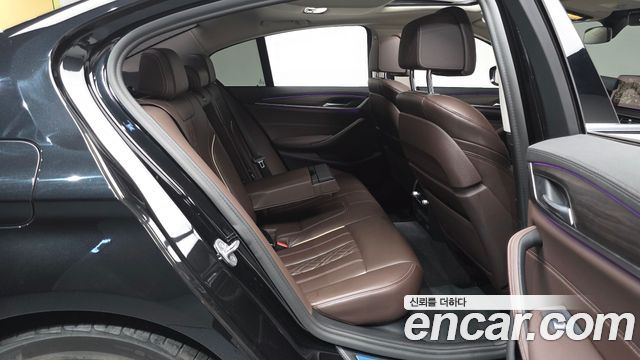 BMW 5-Series 2021 — photo 17