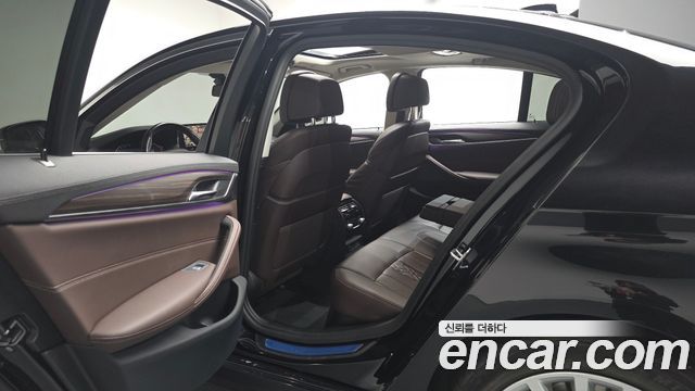 BMW 5-Series 2021 — photo 18