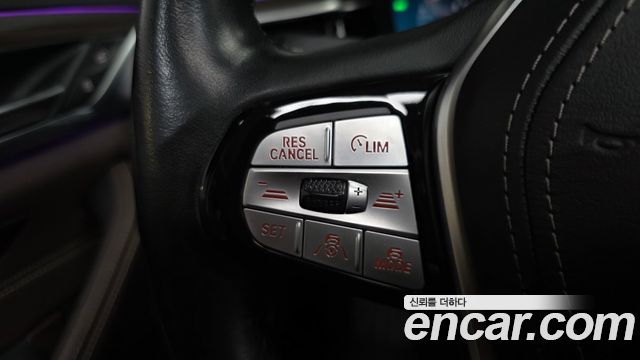 BMW 5-Series 2021 — photo 24