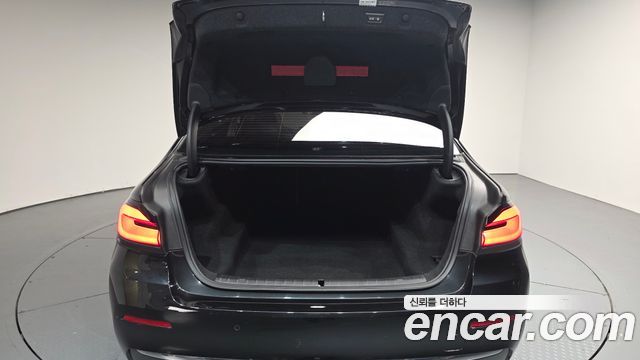 BMW 5-Series 2021 — photo 26
