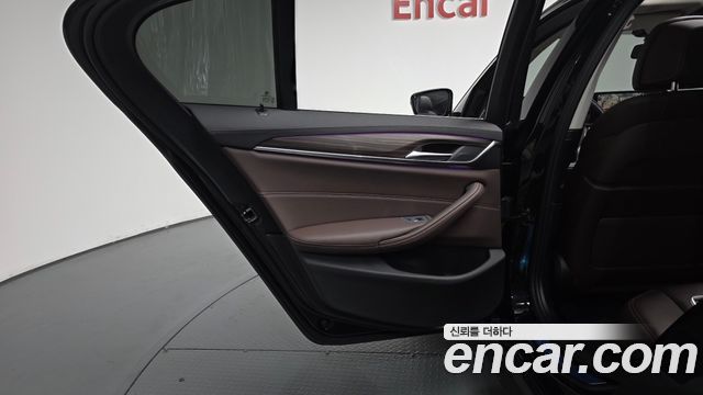 BMW 5-Series 2021 — photo 15
