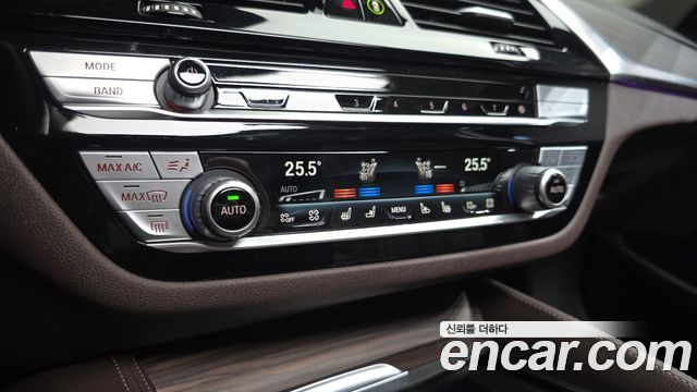 BMW 5-Series 2021 — photo 36