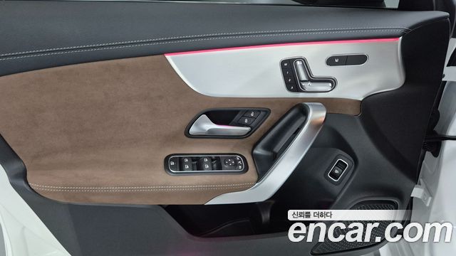 Mercedes-Benz CLA-Class 2025 — photo 12