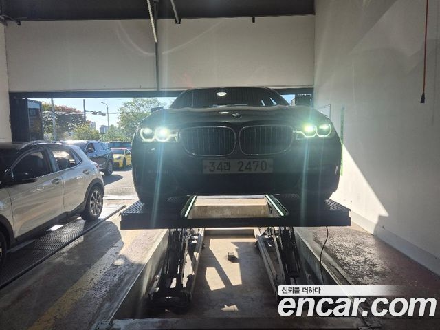 BMW 7-Series 2017 — photo 1