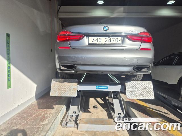 BMW 7-Series 2017 — photo 2
