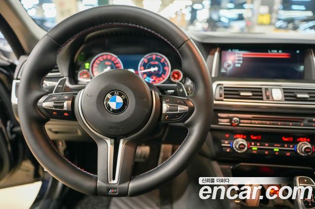 BMW 5-Series 2015 — photo 11