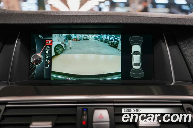 BMW 5-Series 2015 — photo 12