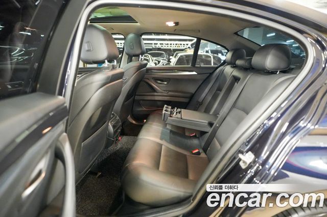 BMW 5-Series 2015 — photo 14
