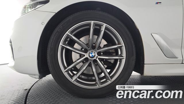 BMW 5-Series 2020 — photo 5