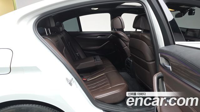 BMW 5-Series 2020 — photo 17