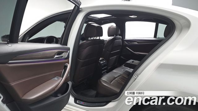 BMW 5-Series 2020 — photo 18