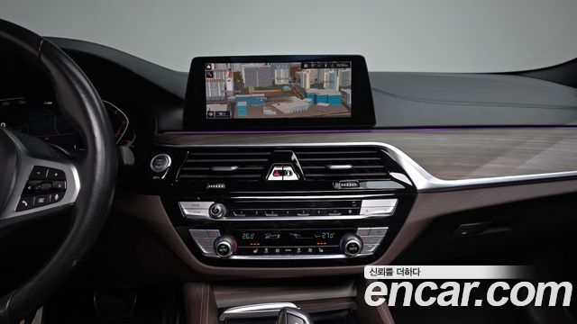 BMW 5-Series 2020 — photo 20