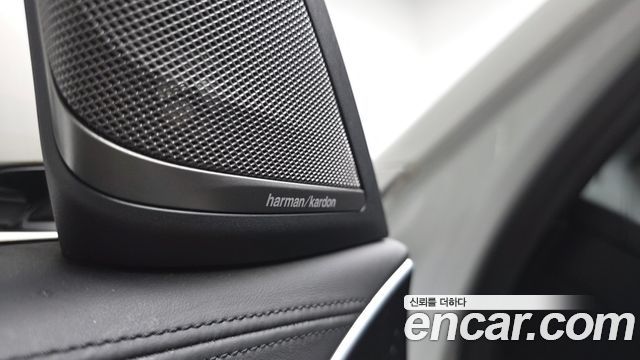 BMW 5-Series 2020 — photo 25