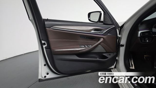 BMW 5-Series 2020 — photo 14