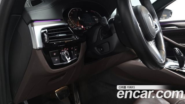 BMW 5-Series 2020 — photo 29